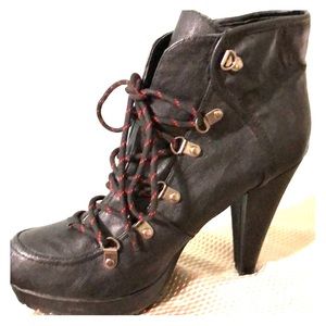 Combat boot black heels with black and red laces